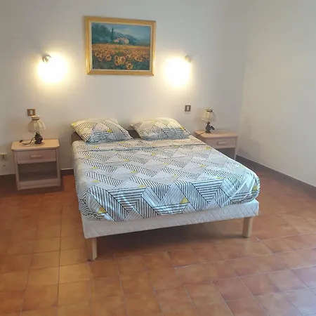 Daire Charmante Maison De Village Au Coeur Du Luberon