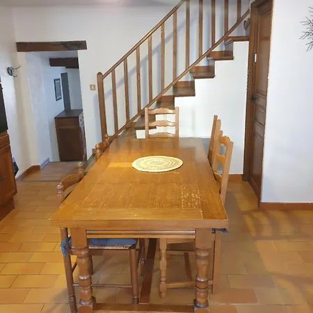 Апартаменты Charmante Maison De Village Au Coeur Du Luberon Pierrevert